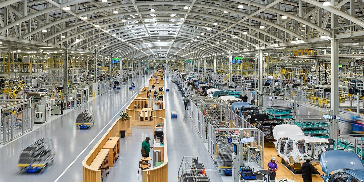 La Revolución de las Megafábricas Inteligentes: El Futuro de la Industria Automotriz Está Aquí